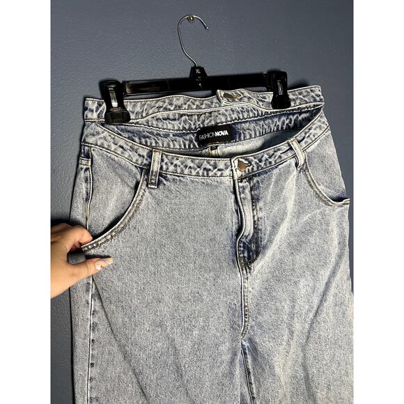 Fashion Nova 1980 Inspired Acid Wash Baggy Jeans with Cut out Waist Band Size 13 - Picture 3 of 9